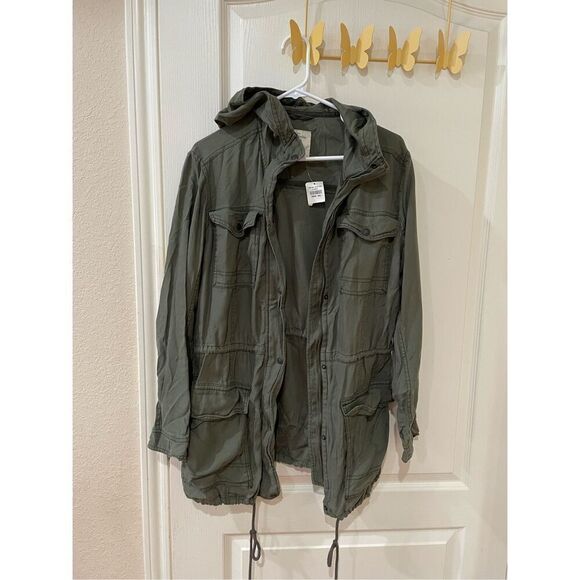NWT Abercrombie and Fitch Lightweight Cargo pocket jacket size small - Picture 1 of 4